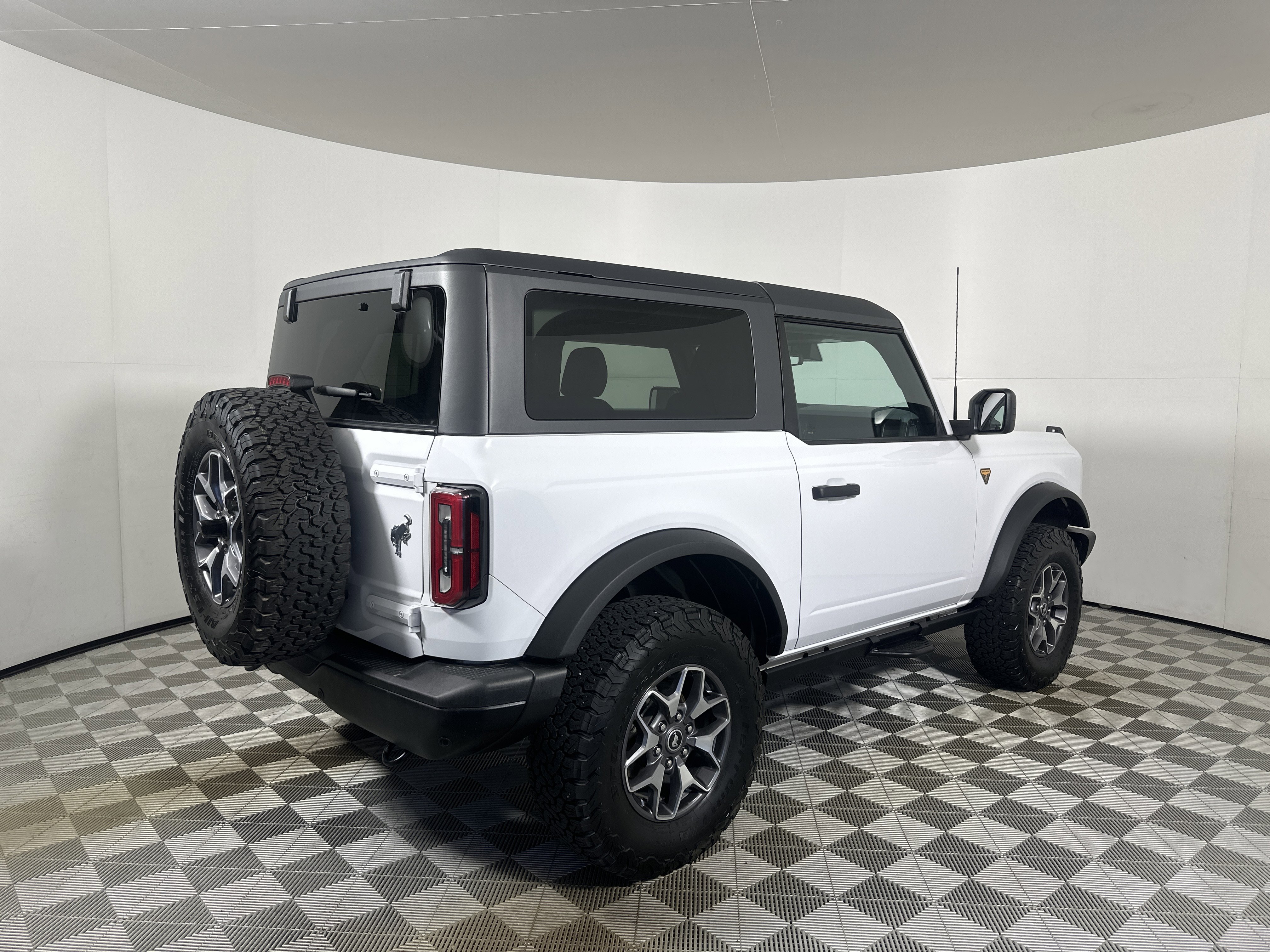 Used 2023 Ford Bronco Badlands image 7