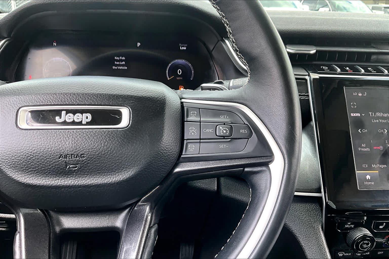 Used 2022 Jeep Grand Cherokee Laredo w/ Luxury Tech Group I AWD/4WD image 25