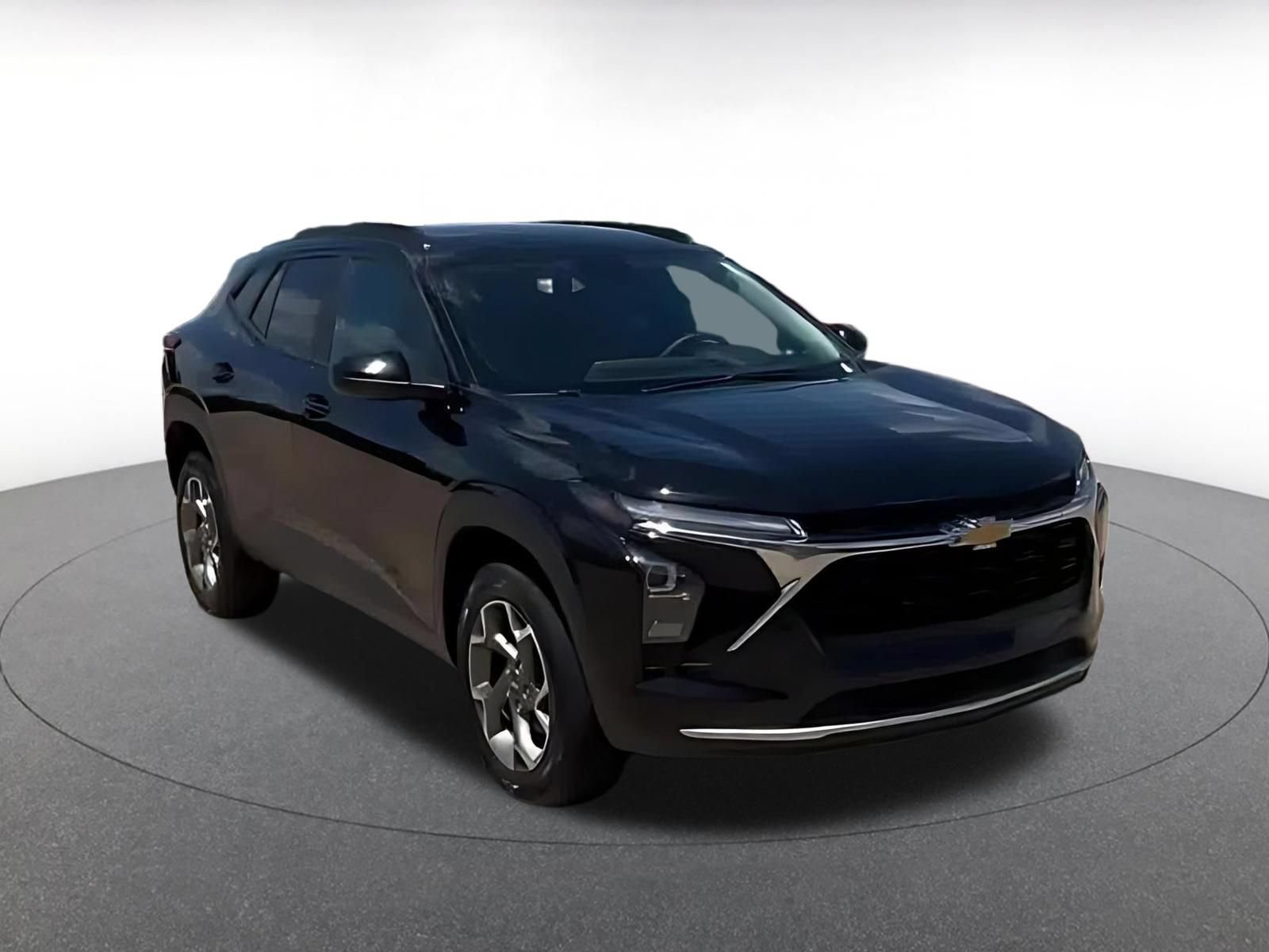 Used 2025 Chevrolet Trax LT FWD image 3