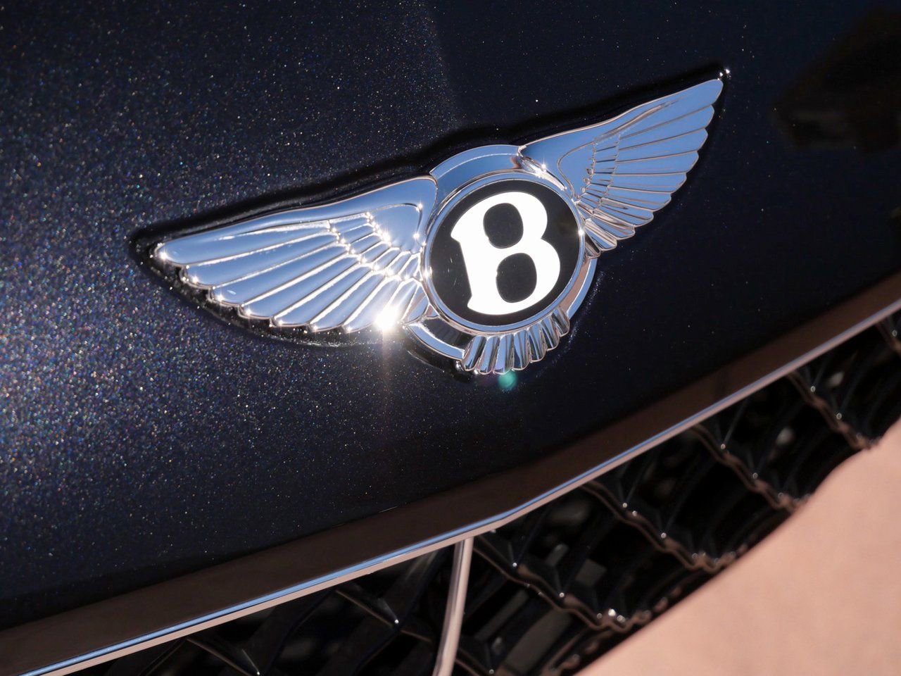 Used 2025 Bentley Bentayga Extended Wheelbase image 8