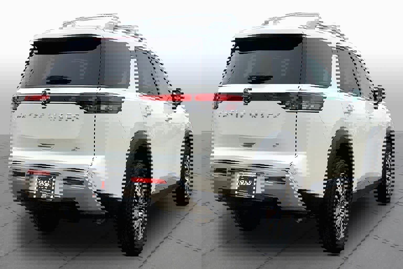 Used 2024 Nissan Pathfinder SL FWD image 13