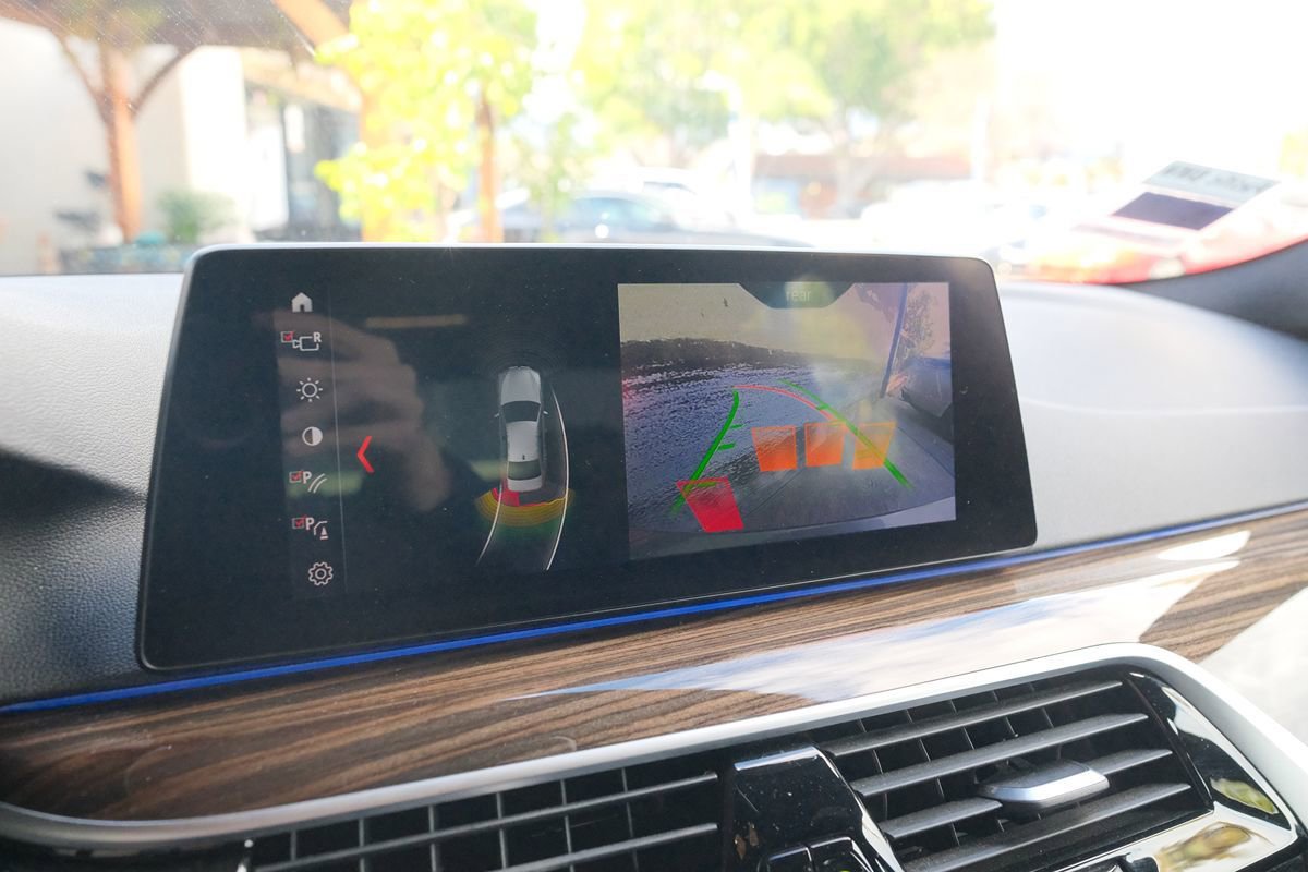 Used 2019 BMW 530i w/ Convenience Package RWD image 18