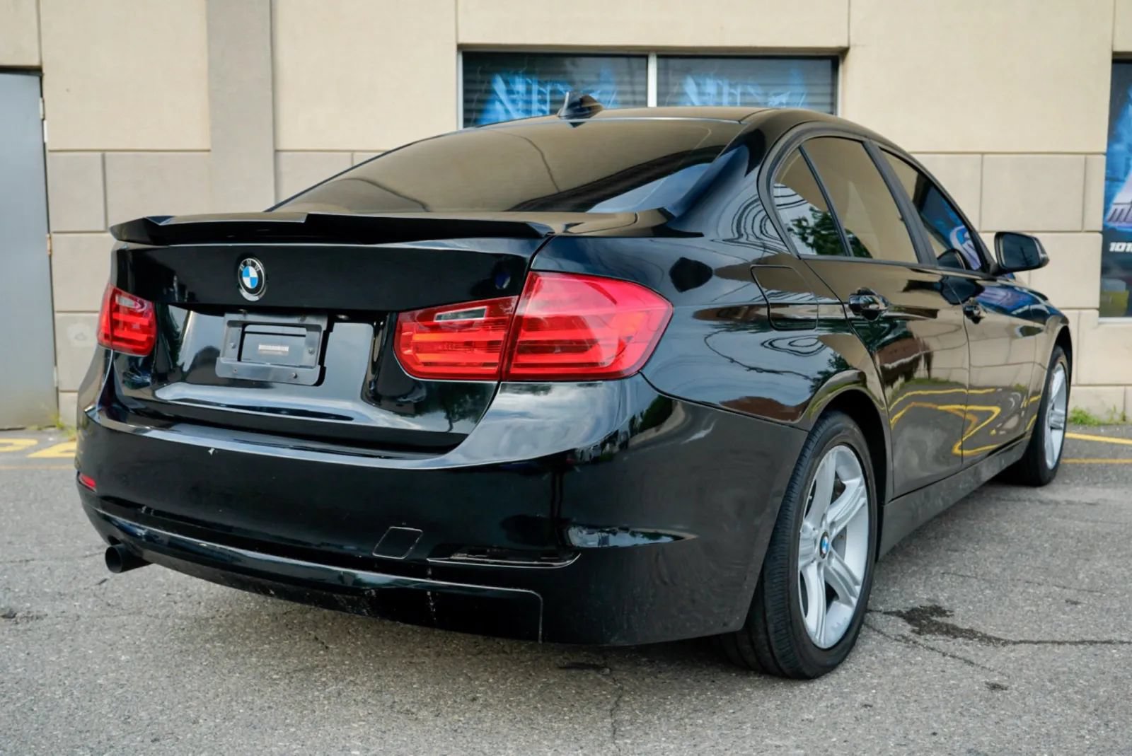 Used 2014 BMW 320i xDrive Sedan AWD/4WD image 5