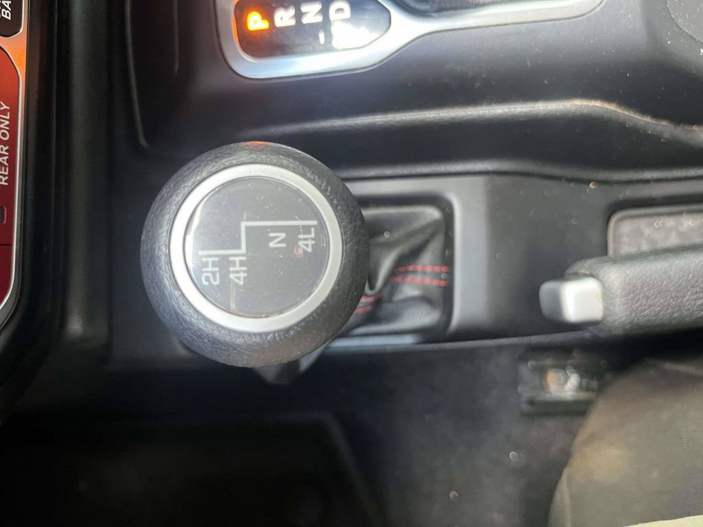 Used 2023 Jeep Wrangler Unlimited Rubicon w/ Cold Weather Group AWD/4WD image 25