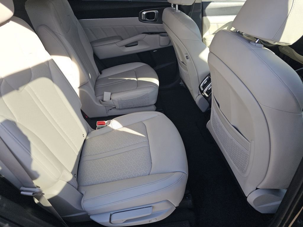 Used 2023 Kia Sorento SX Prestige w/ Panoramic Sunroof Package image 23