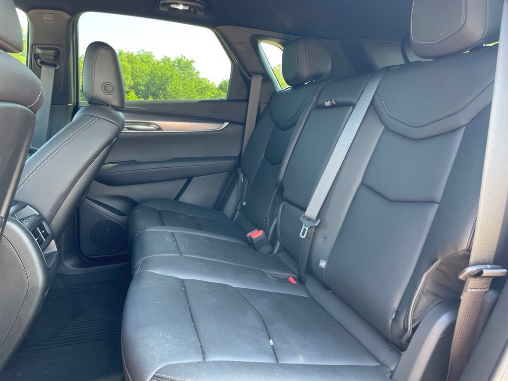Used 2025 Cadillac XT5 Luxury w/ LPO, Red Accent Package AWD/4WD image 10