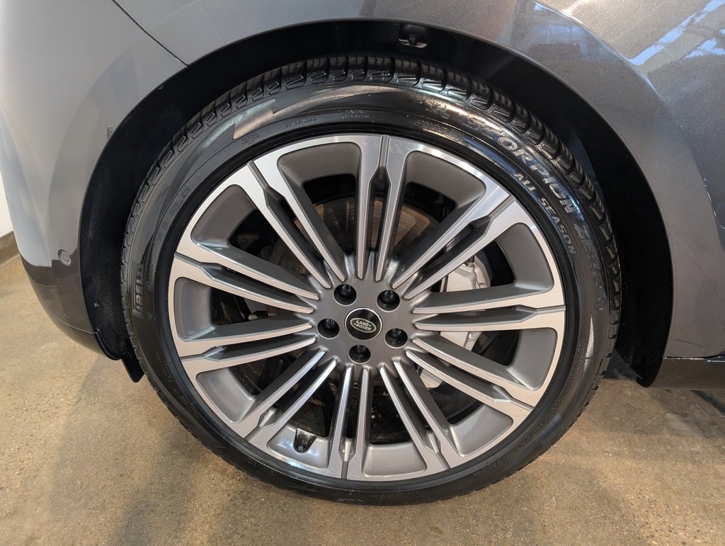 Used 2024 Land Rover Range Rover Long Wheelbase SE image 10