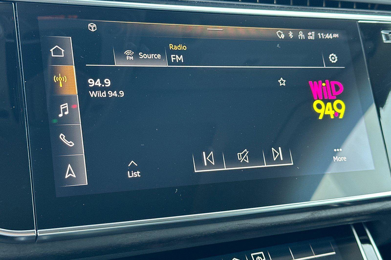 Used 2023 Audi Q8 Premium image 18