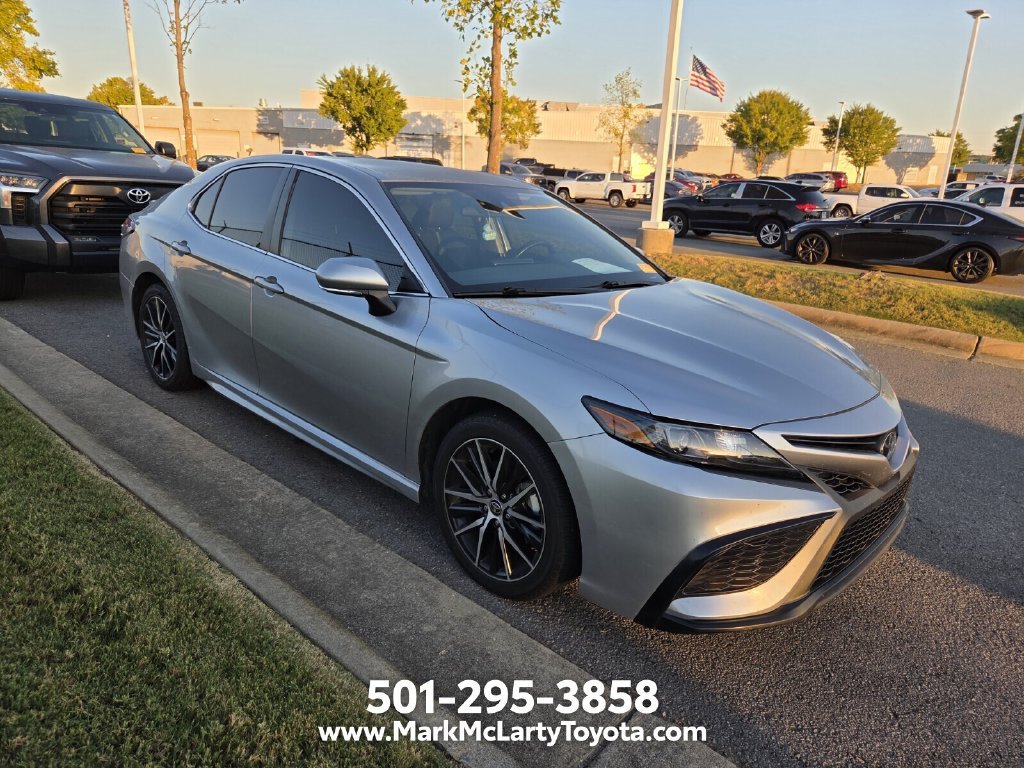 Used 2024 Toyota Camry SE FWD image 3
