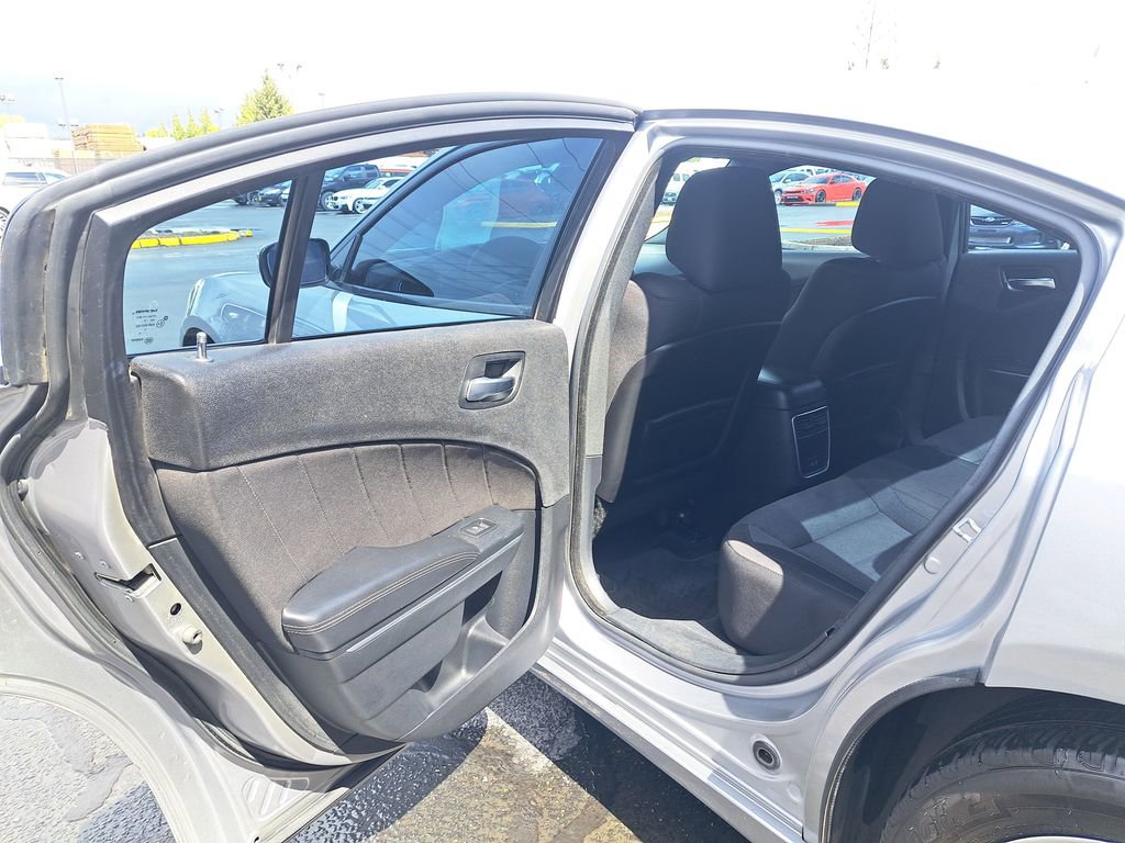 Used 2015 Dodge Charger SXT image 12