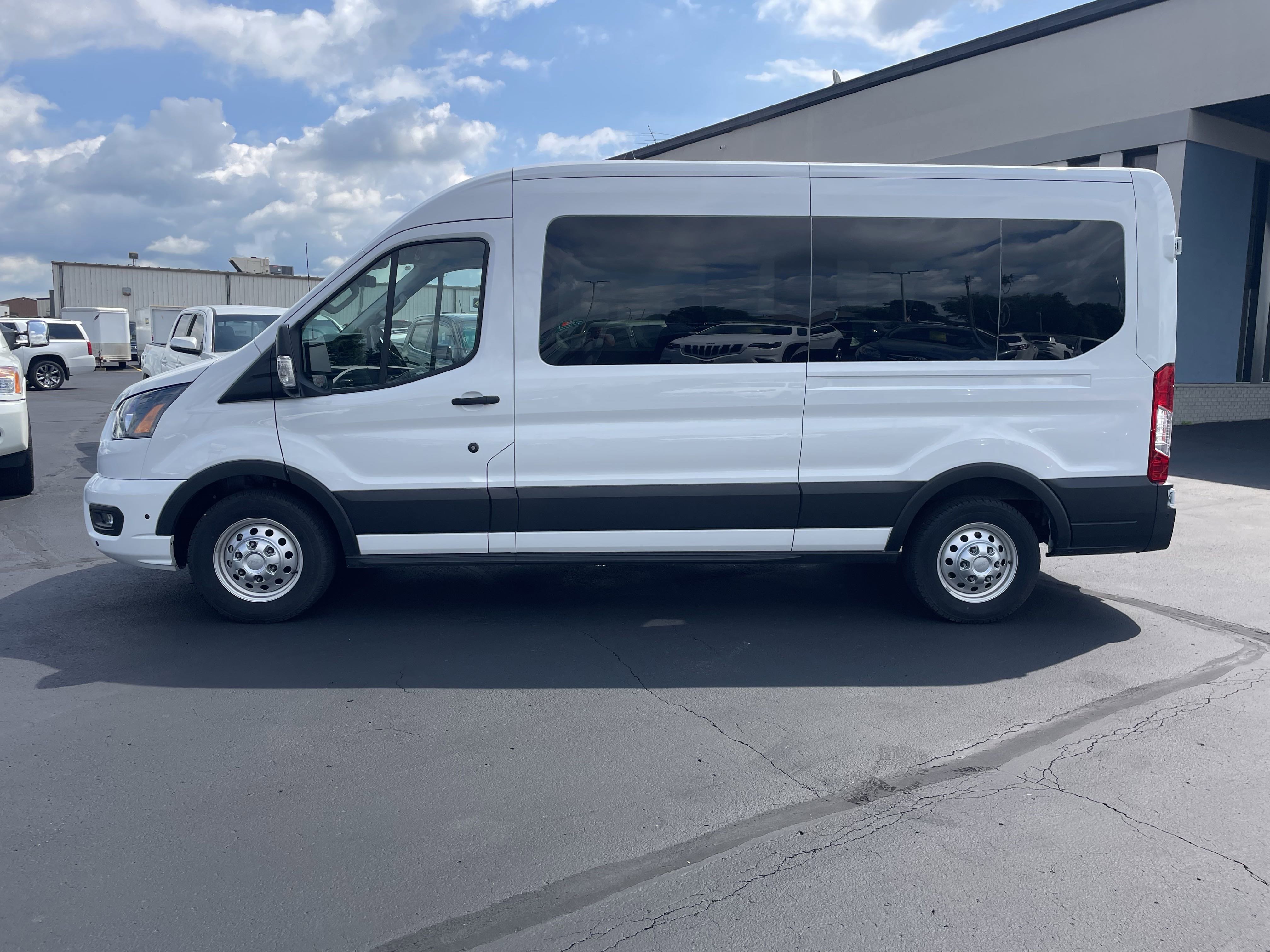 Used 2025 Ford Transit 350 XLT image 2