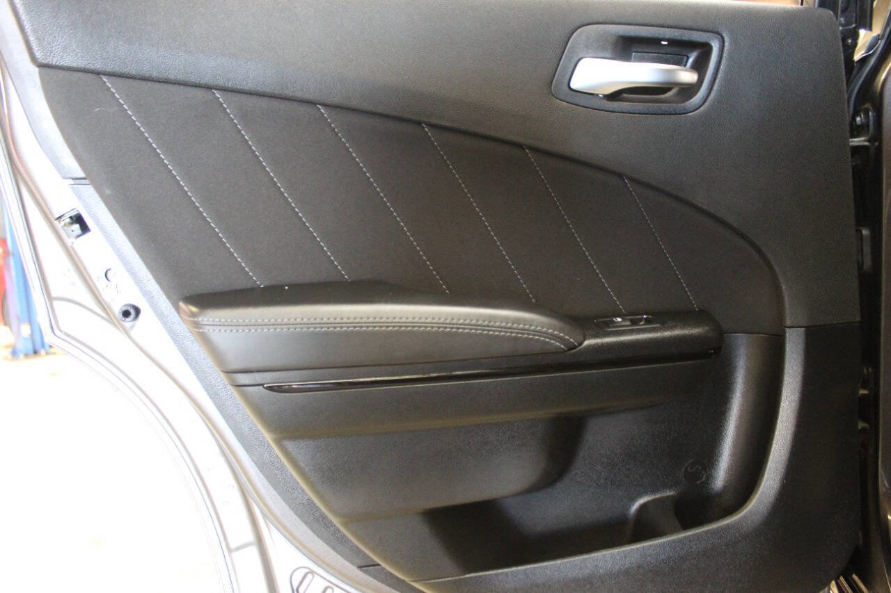 Used 2023 Dodge Charger SXT w/ Blacktop Package image 14