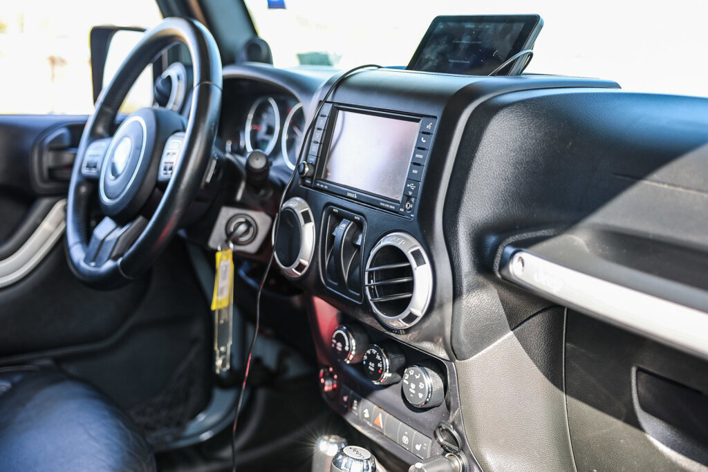 Used 2014 Jeep Wrangler Rubicon w/ Power Convenience Group AWD/4WD image 4