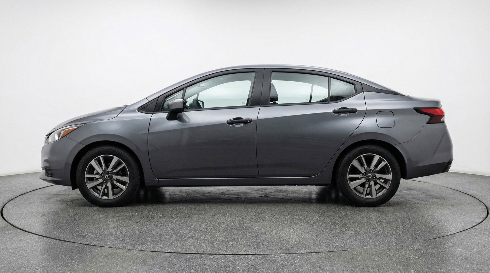 Used 2025 Nissan Versa SV image 5