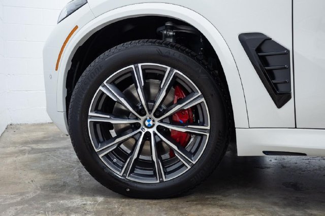 Certified 2026 BMW X5 xDrive40i w/ M Sport Package AWD/4WD image 29