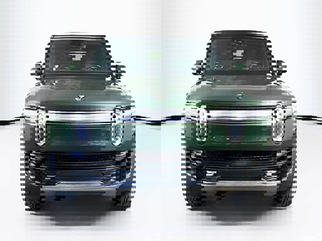 Used 2025 Rivian R1S Adventure image 6