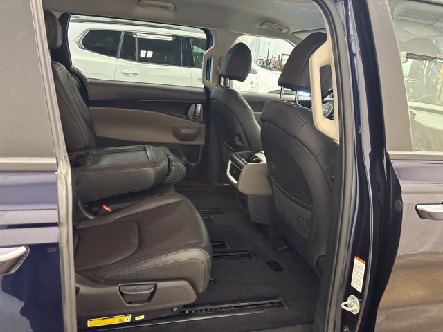 Used 2026 Kia Carnival FWD image 12