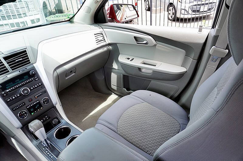 Used 2011 Chevrolet Traverse LT w/ Personal Connectivity Package AWD/4WD image 23