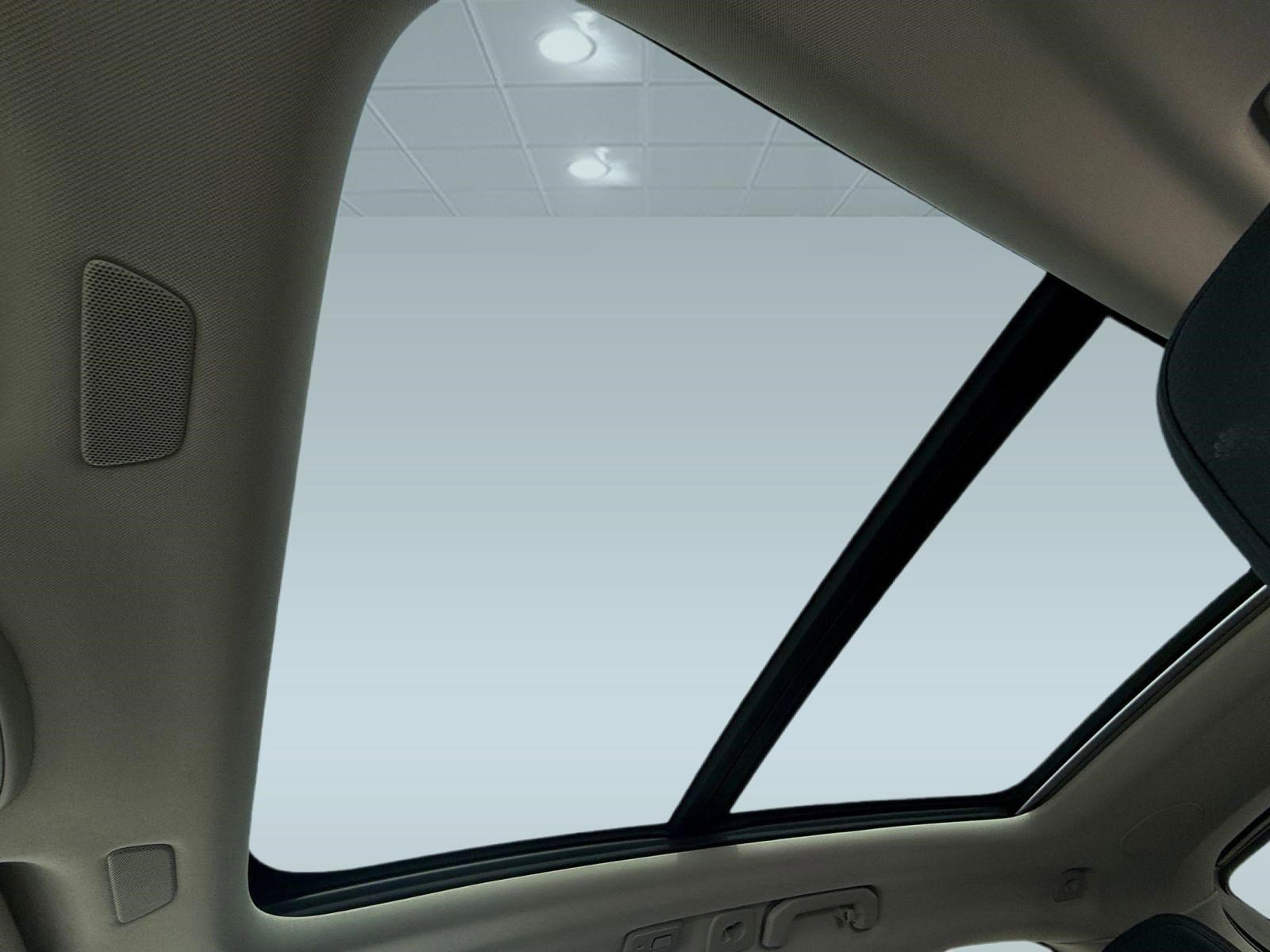 Used 2023 Volvo XC60 B5 Plus w/ Protection Package Premier image 13