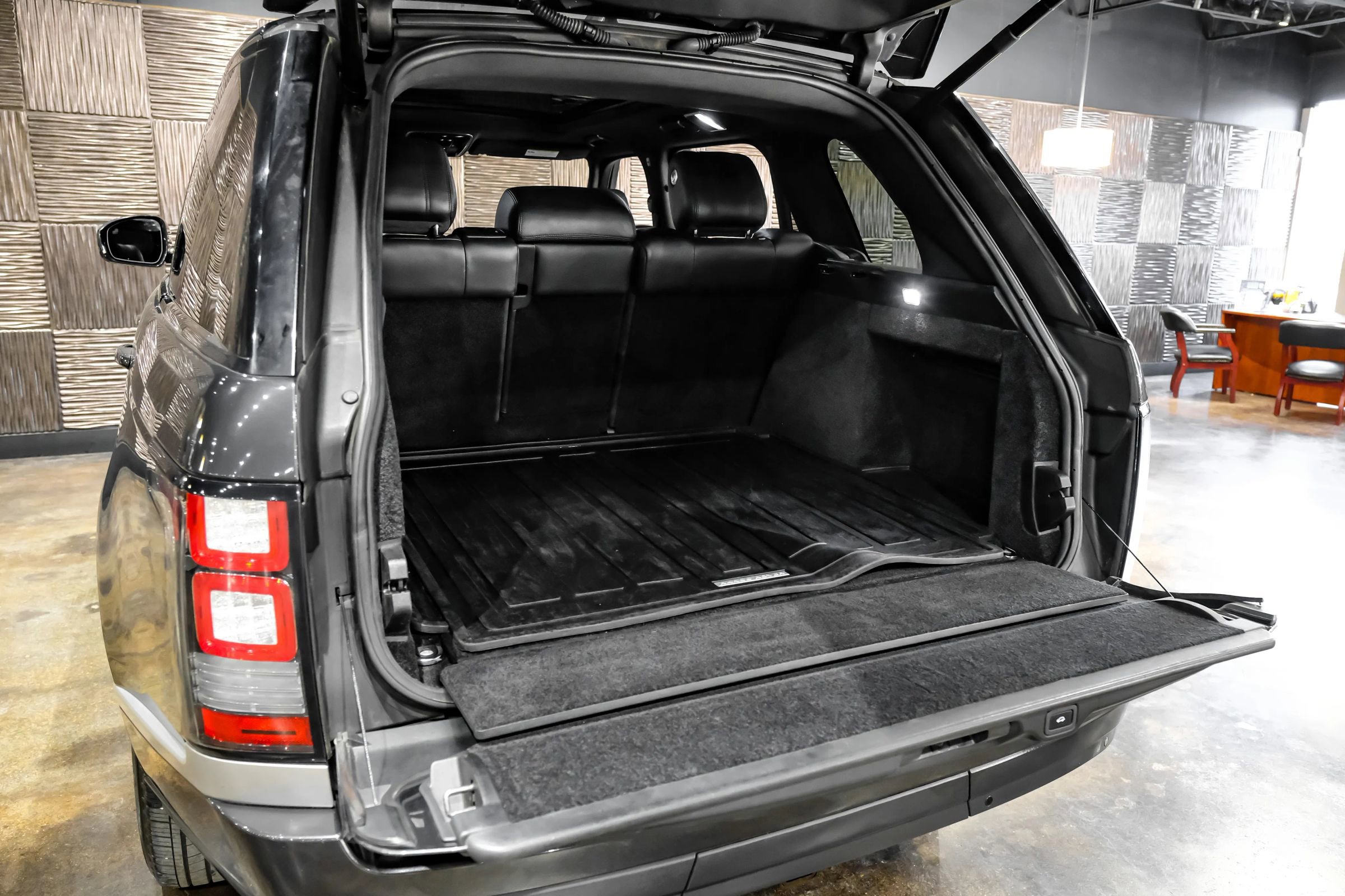 Used 2017 Land Rover Range Rover HSE image 59