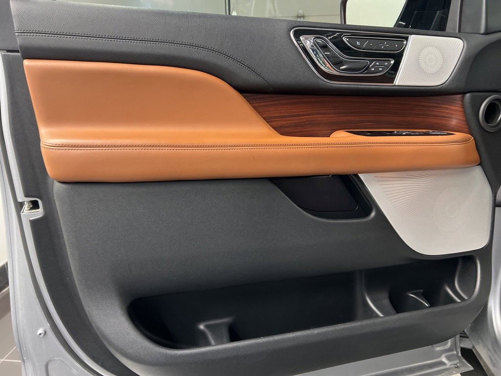 Used 2020 Lincoln Navigator Reserve w/ Luxury Package image 29