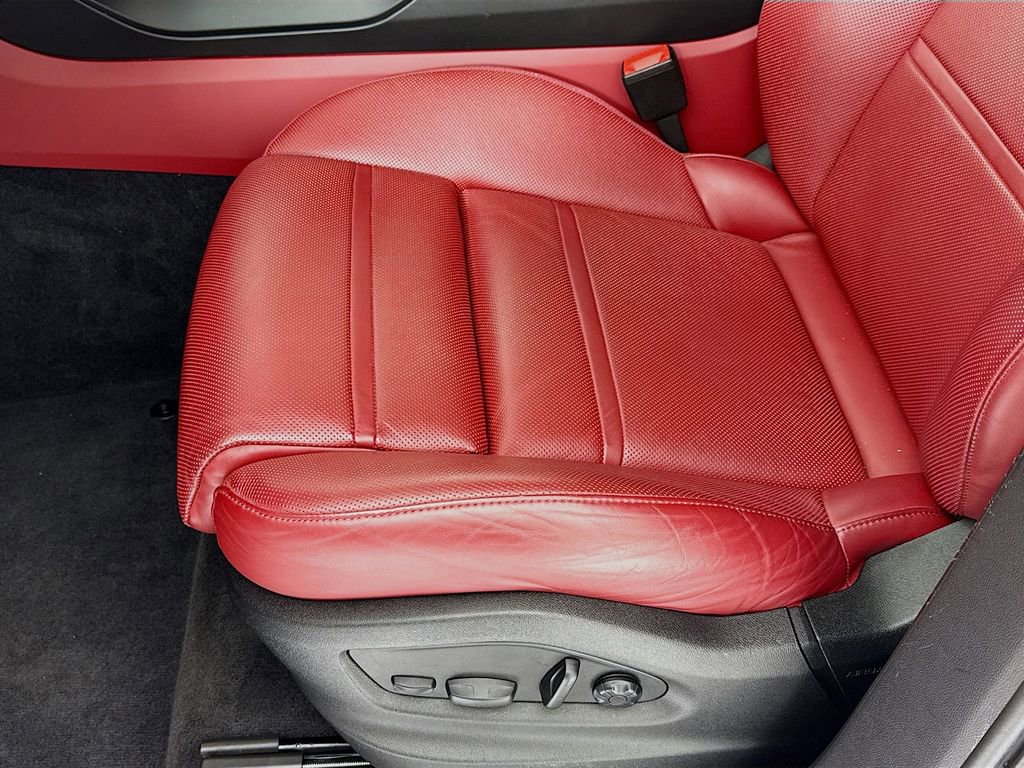 Certified 2023 Porsche Cayenne Platinum Edition w/ Premium Package Plus (PIA) image 13