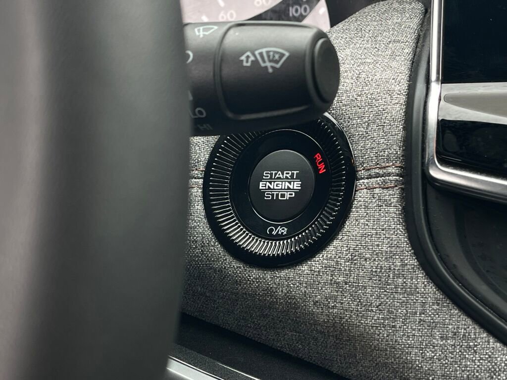 Used 2024 Jeep Compass Latitude image 18