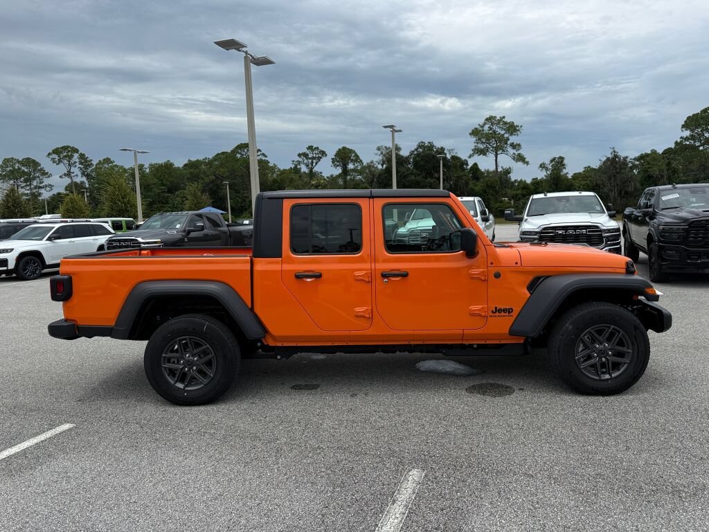 New 2026 Jeep Gladiator Sport AWD/4WD image 2