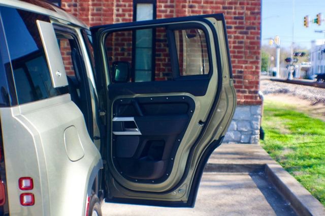 Used 2020 Land Rover Defender 110 SE image 48