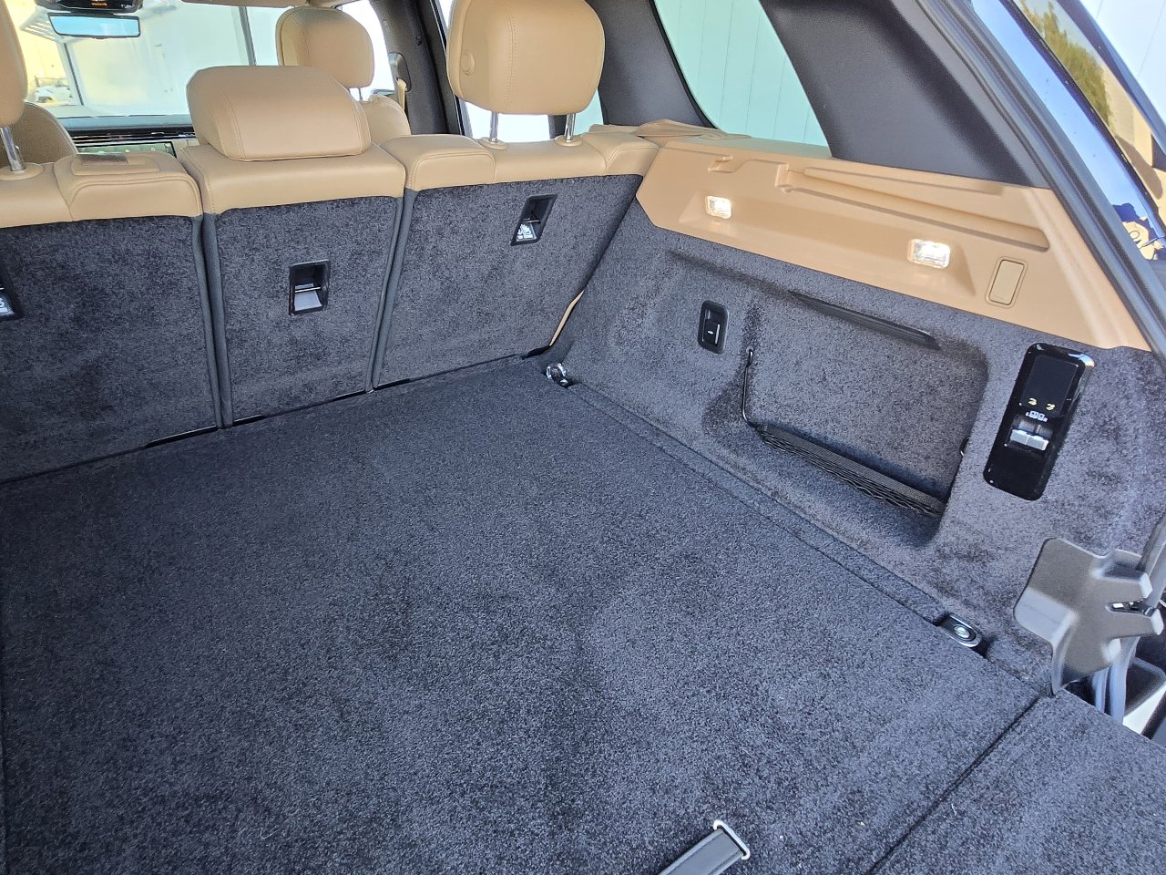 Used 2023 Land Rover Range Rover SE image 42