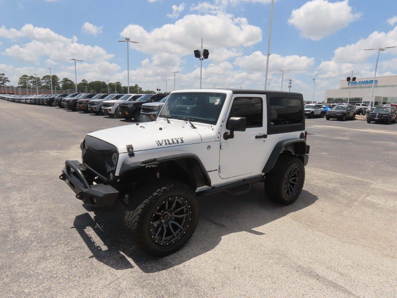 Used 2017 Jeep Wrangler Sport AWD/4WD image 2