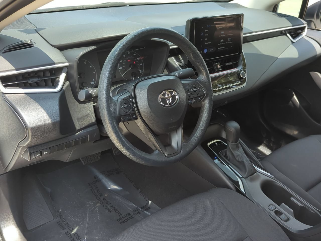 Used 2025 Toyota Corolla LE FWD image 9