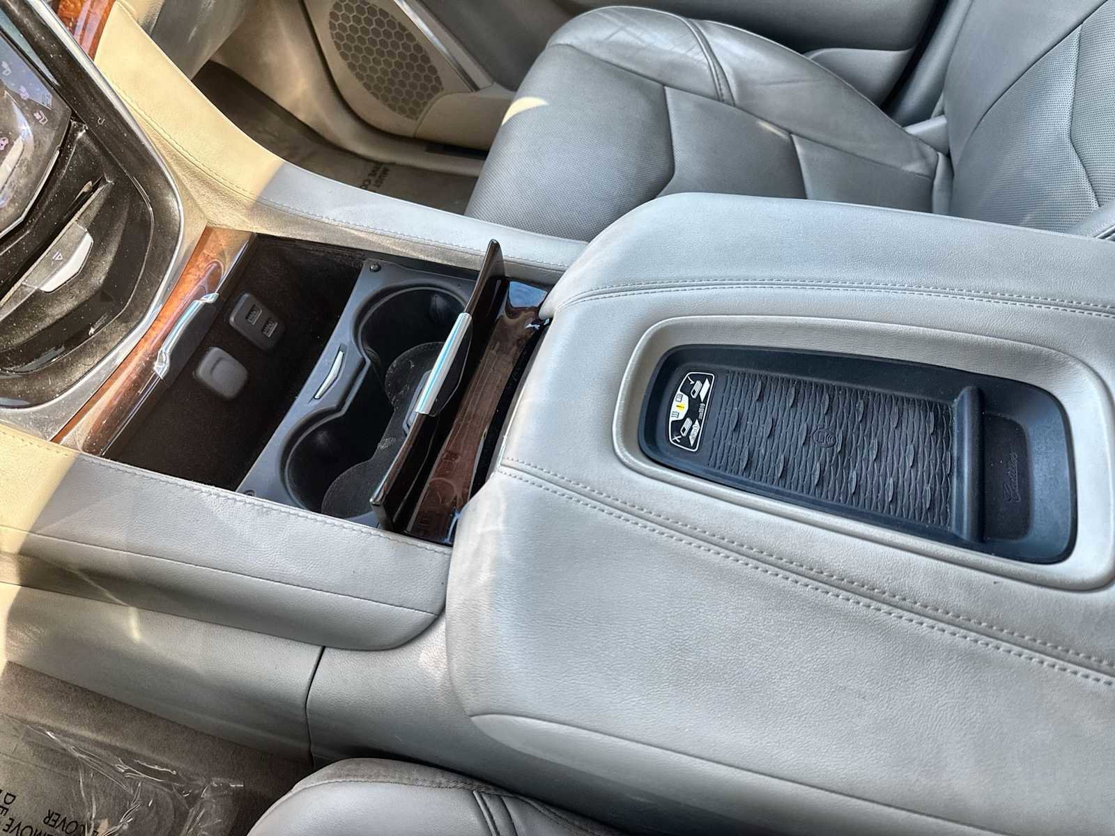 Used 2016 Cadillac Escalade Luxury image 22