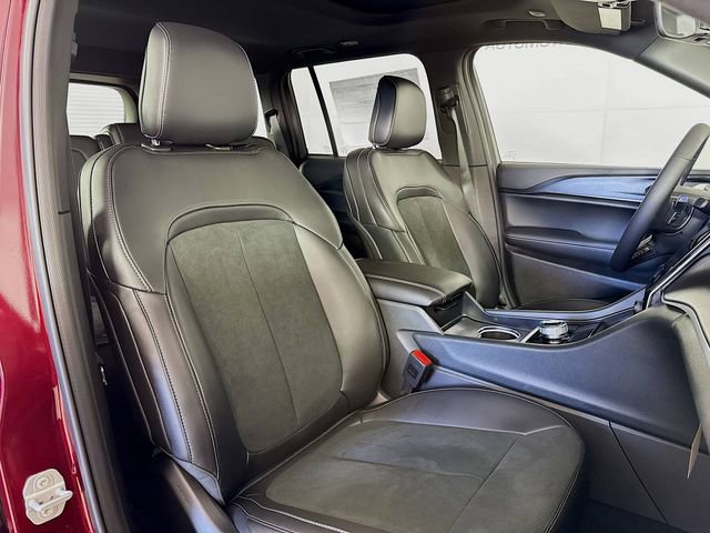 New 2025 Jeep Grand Cherokee Altitude image 28