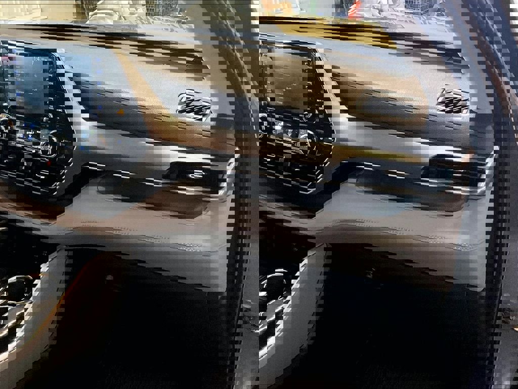 Used 2021 Toyota Highlander XLE image 13