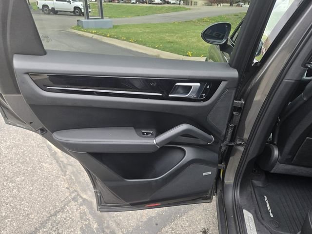 Used 2020 Porsche Cayenne AWD/4WD image 18
