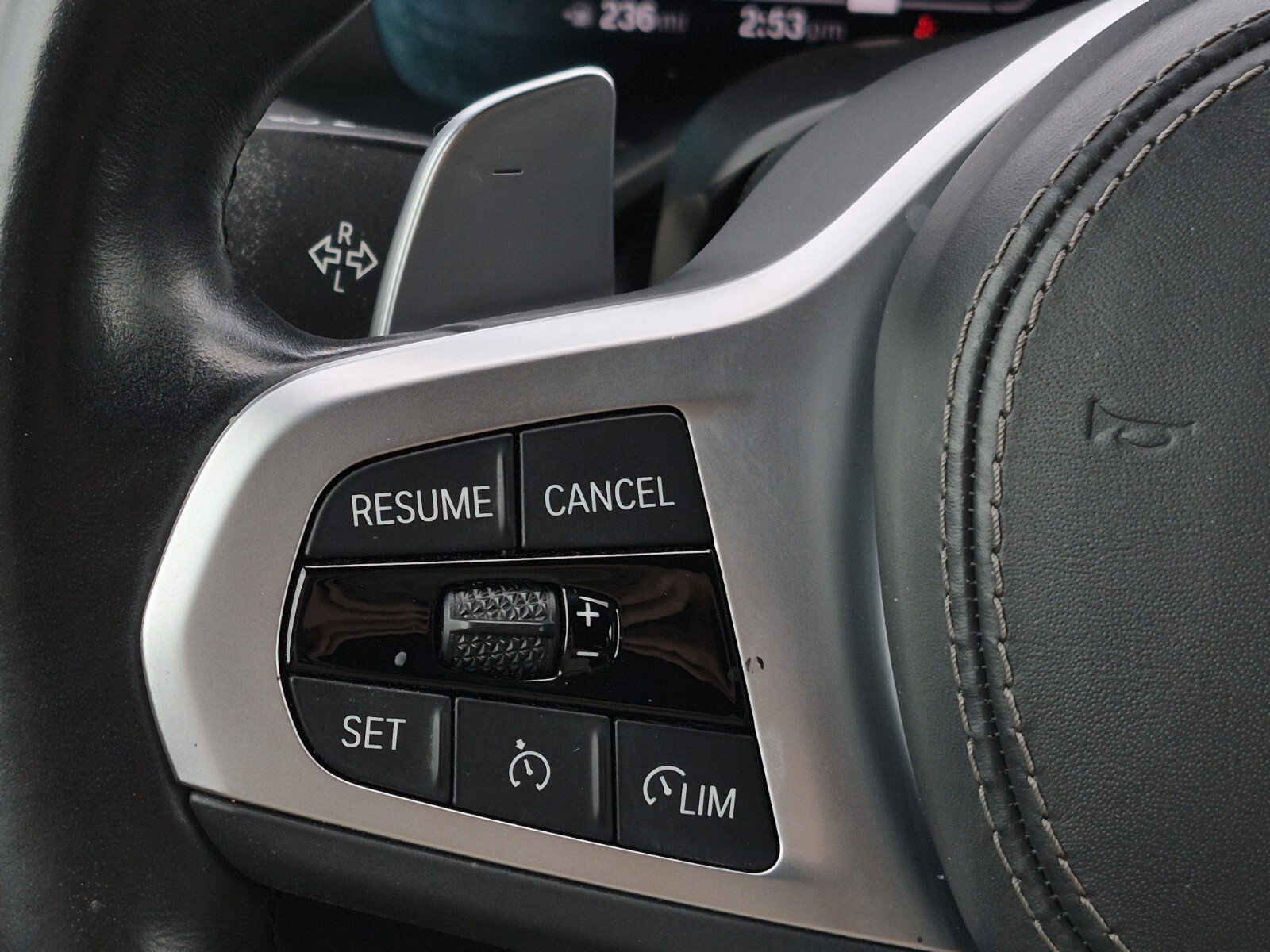 Used 2022 BMW X6 xDrive40i w/ M Sport Package image 26