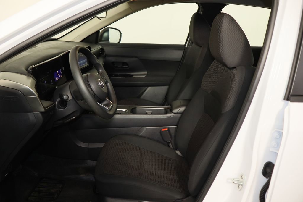 Used 2025 Nissan Kicks S image 16