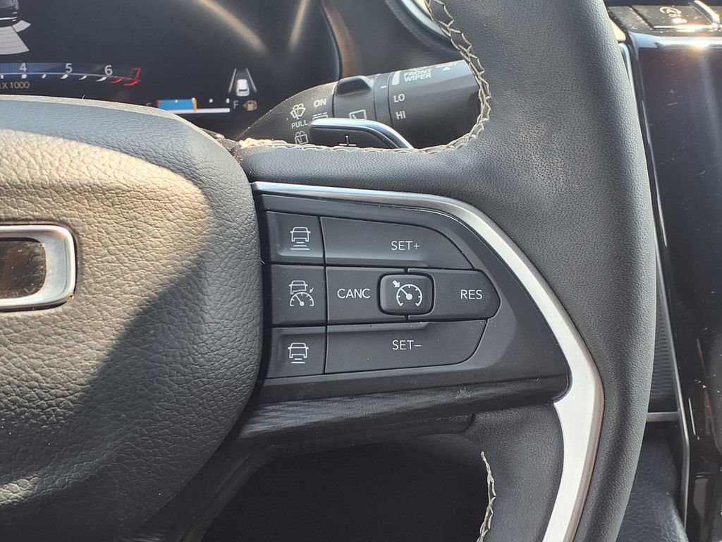 Used 2024 Jeep Grand Cherokee Altitude RWD image 15