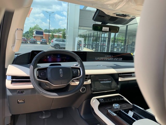 New 2027 Lincoln Navigator Reserve w/ Jet Appearance Package AWD/4WD image 17