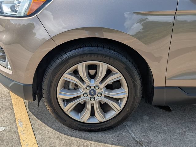 Used 2019 Ford Edge Titanium FWD image 9