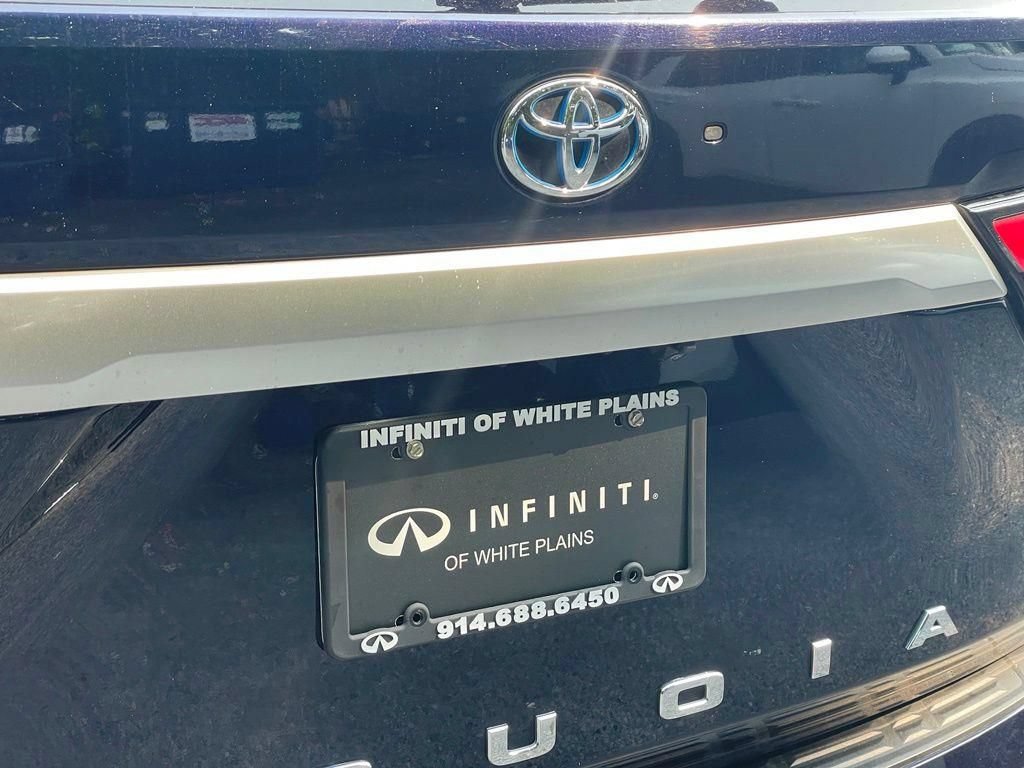 Used 2023 Toyota Sequoia Capstone AWD/4WD image 34
