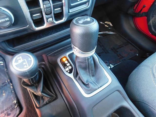 Used 2025 Jeep Wrangler Sahara image 12