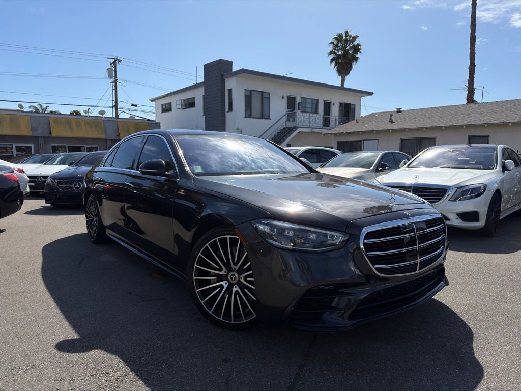 Used 2022 Mercedes-Benz S 500 4MATIC w/ AMG Line Package image 3