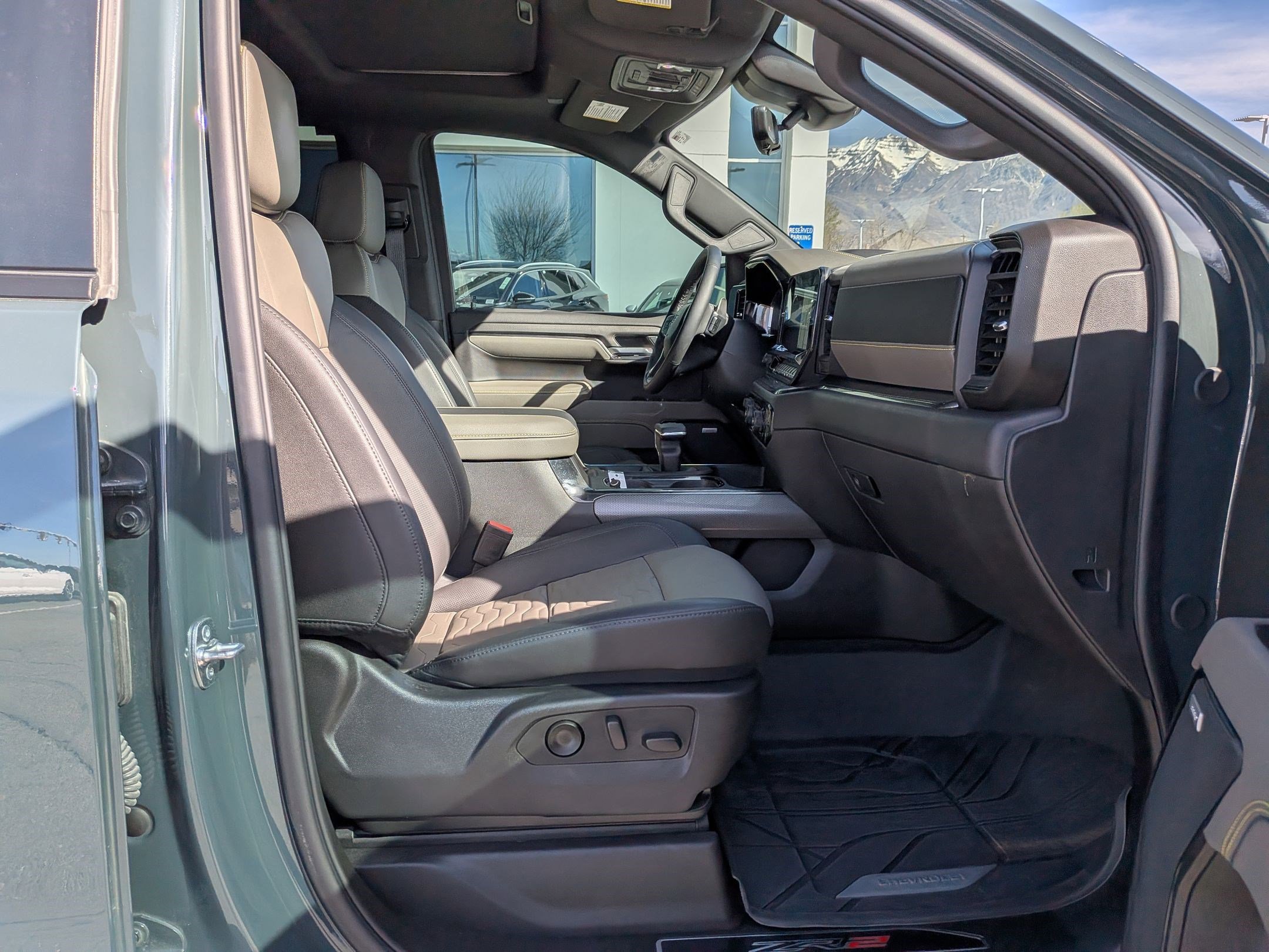 Used 2025 Chevrolet Silverado 1500 ZR2 w/ Technology Package image 35