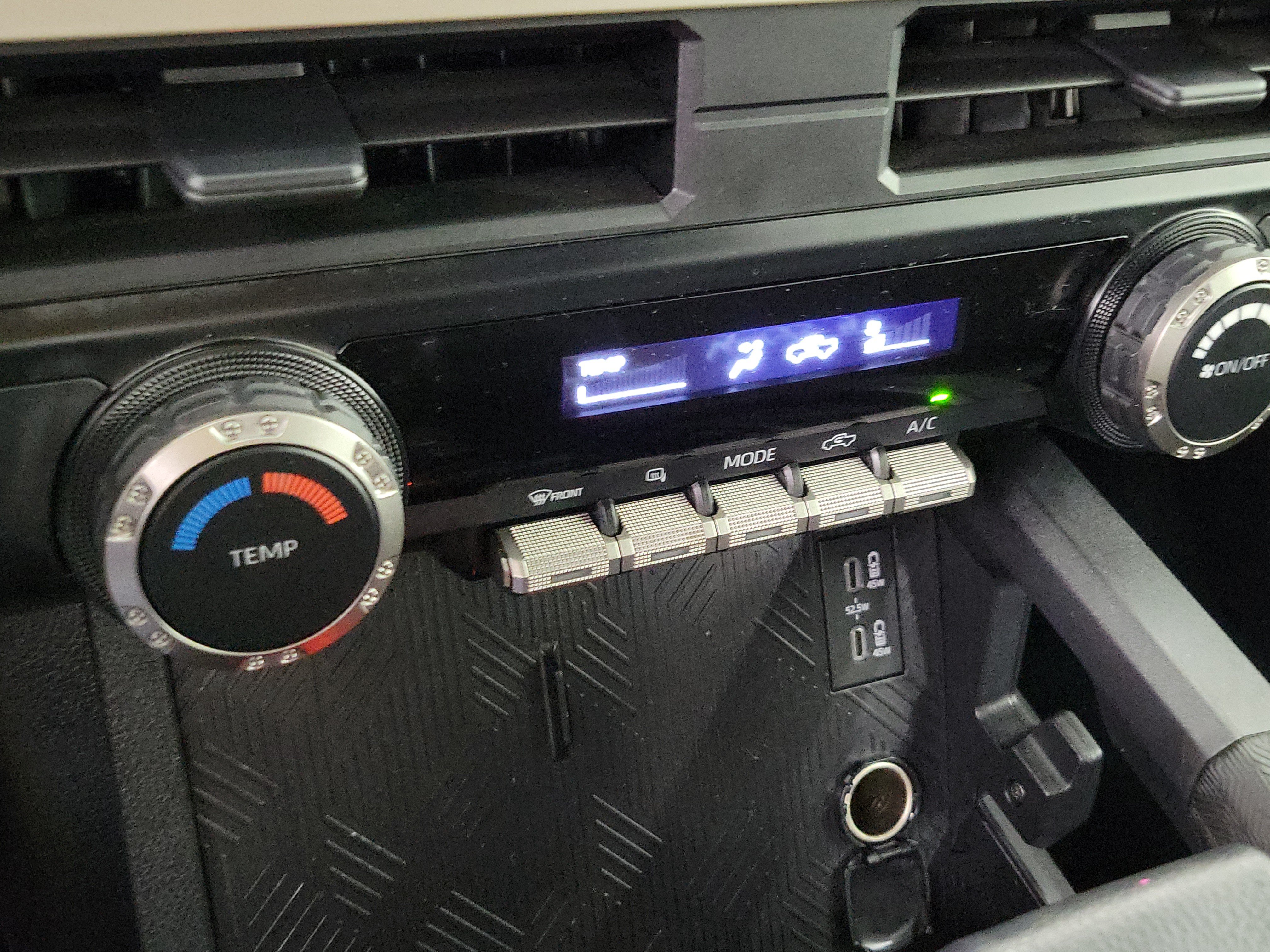 Certified 2025 Toyota Tacoma SR5 AWD/4WD image 29