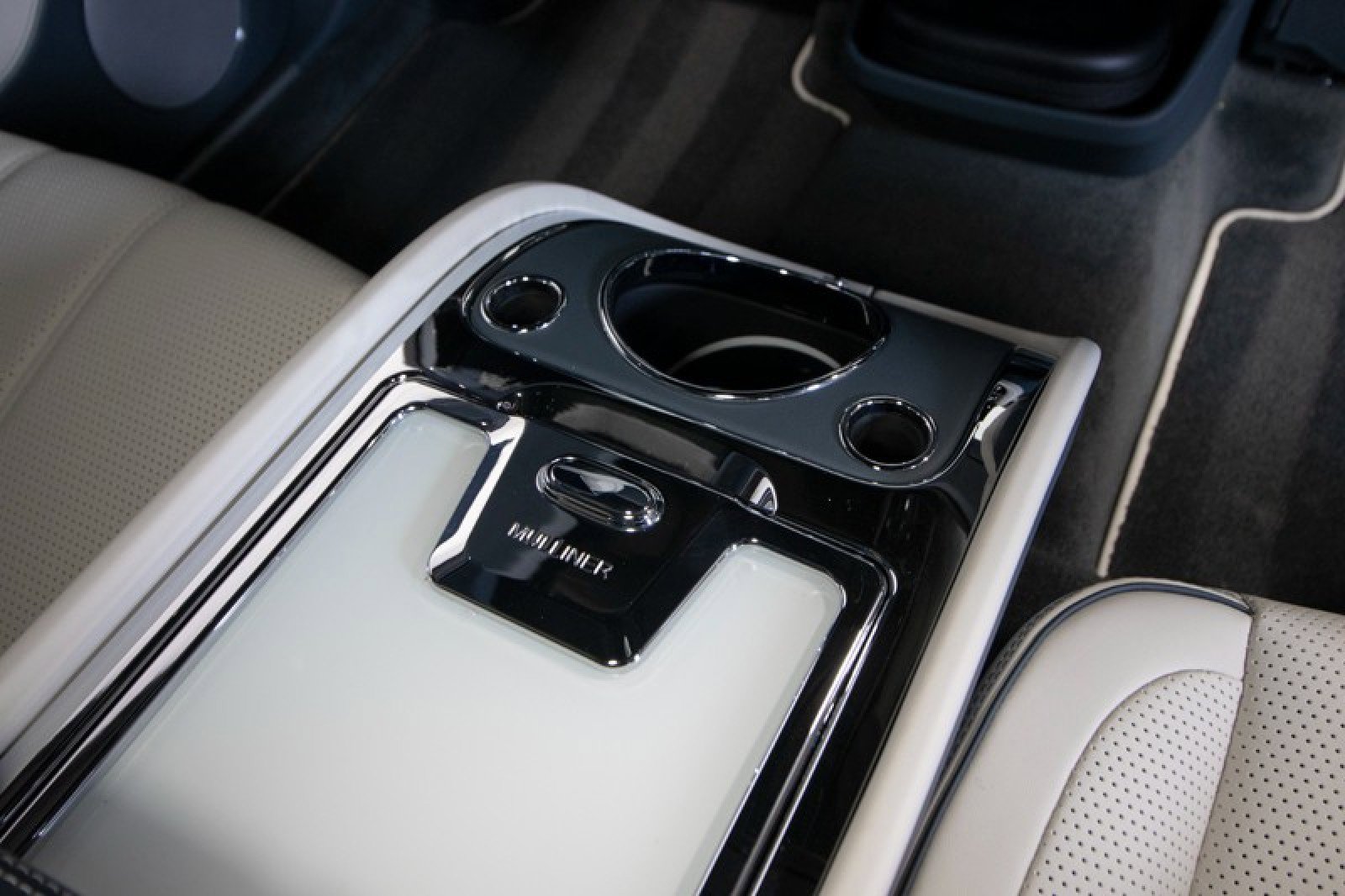 Used 2023 Bentley Bentayga Extended Wheelbase image 73