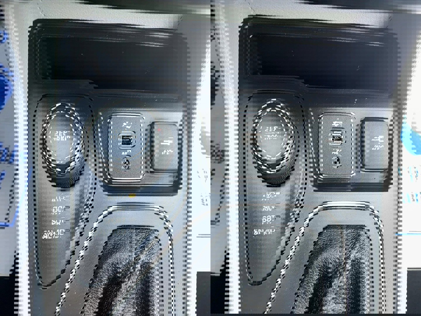 Used 2020 Jeep Cherokee Latitude Lux w/ Comfort/Convenience Group image 27