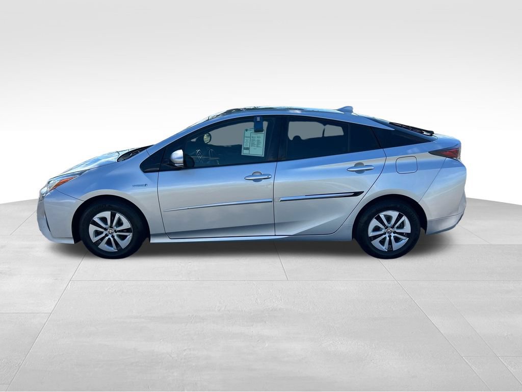 Used 2016 Toyota Prius Three FWD video 2