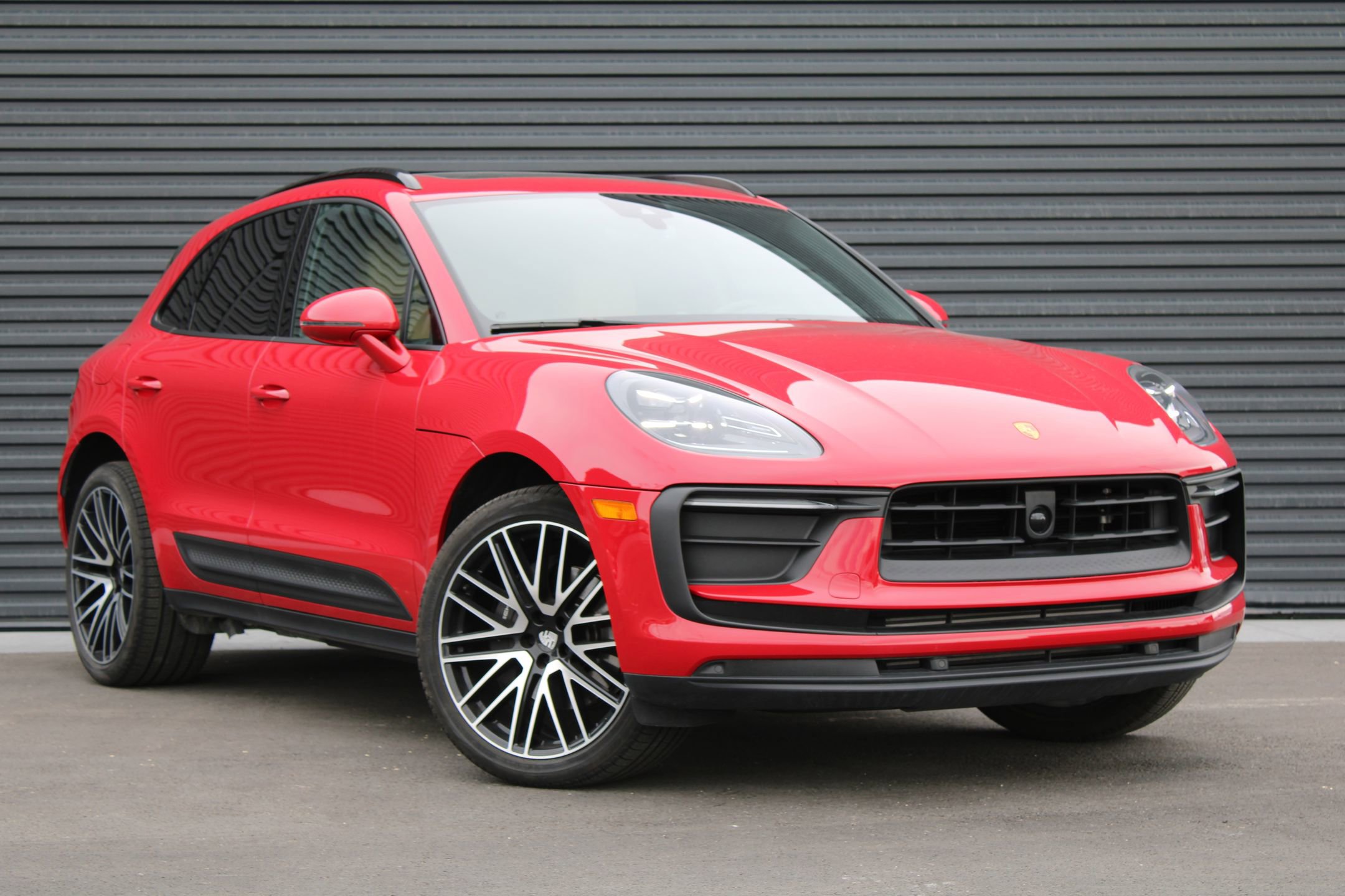 Used 2025 Porsche Macan image 7